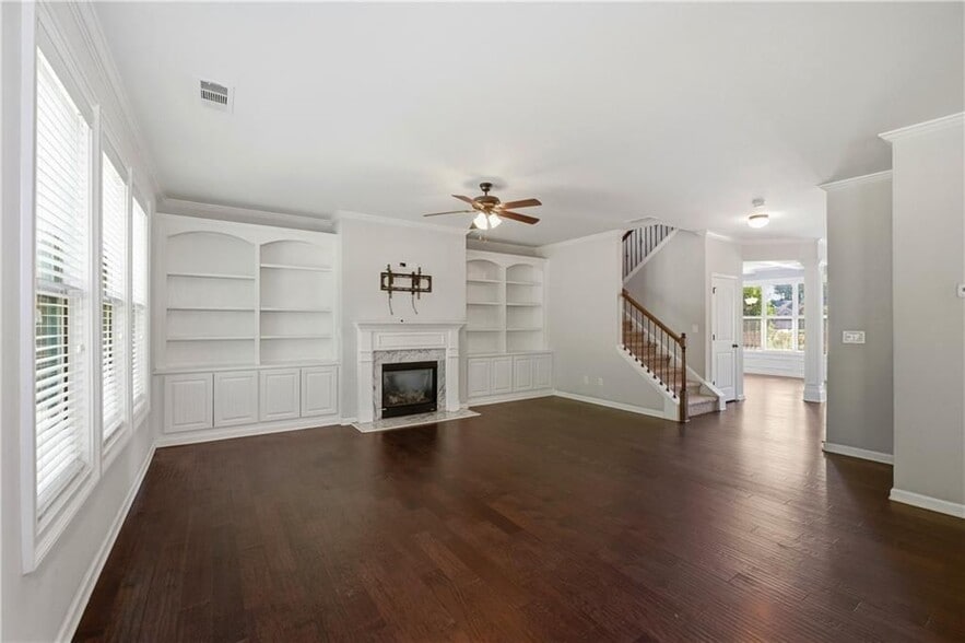 Building Photo - 4910 Belcrest Way