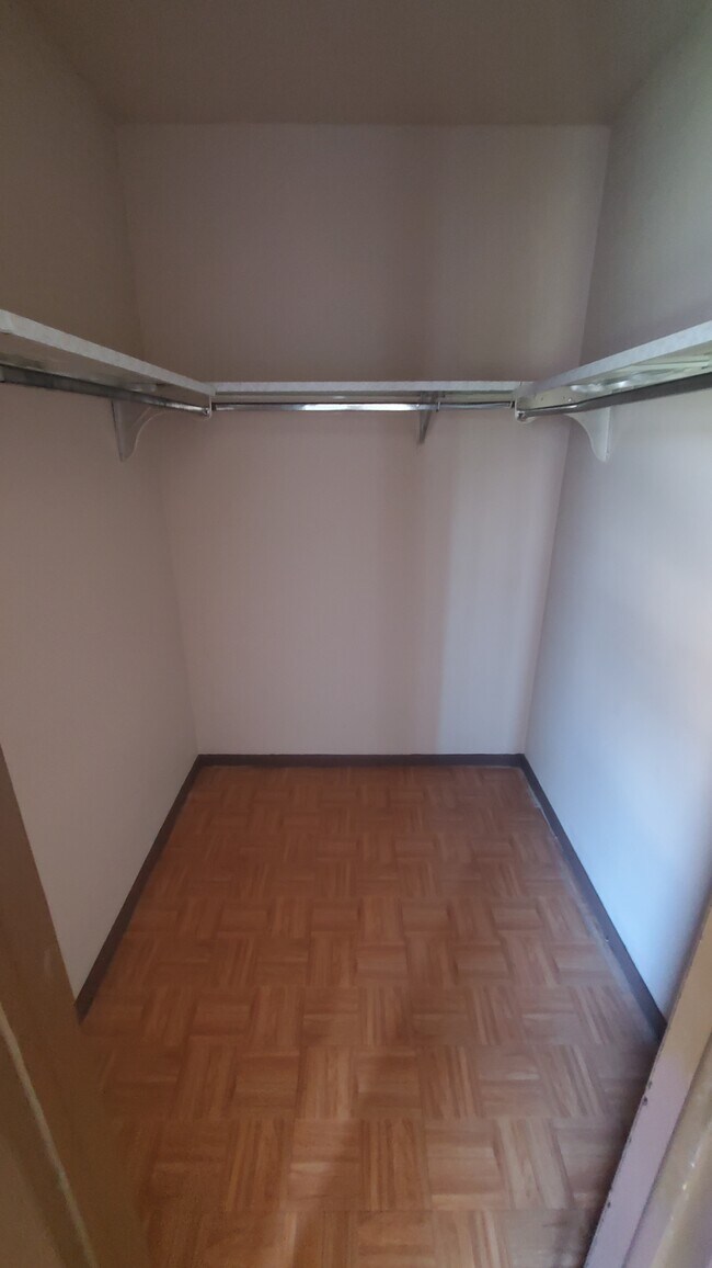 Big master closet - 2017 Yorktowne Dr