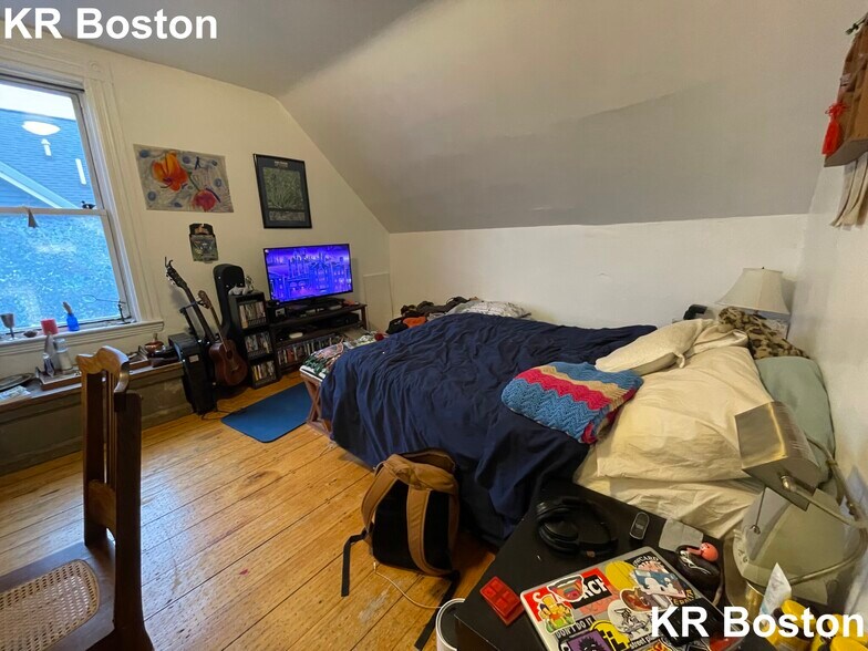 Building Photo - 17 Higgins St