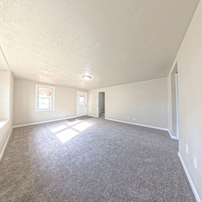 Building Photo - Newly updated 2 bedroom 1 bathroom home-Melcher