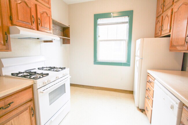 Primary Photo - 1605 Charles Ave