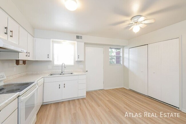 Building Photo - 331 N Columbine St