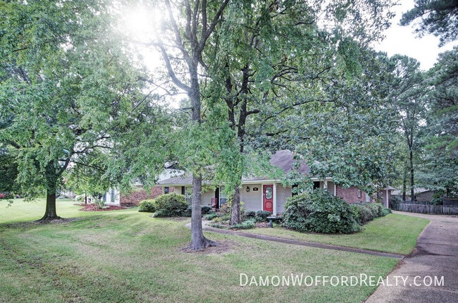 Building Photo - 502 Pelahatchie Shore Dr