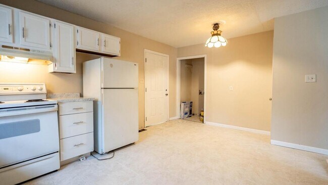 Building Photo - 801 Biddle St