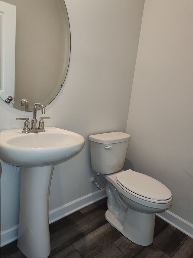 Building Photo - Beautiful 3 bedroom, 2.5 bathroom townhome in Belterra!