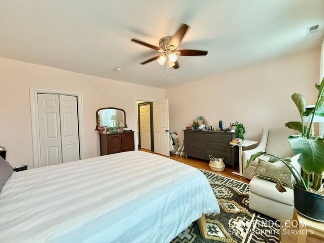 Building Photo - 260 15th St SE