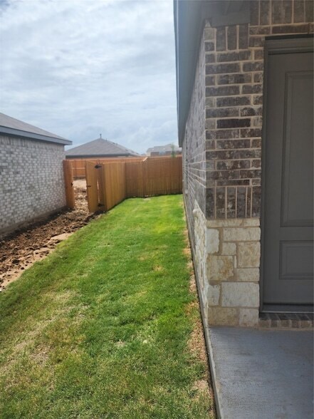 Building Photo - 15013 Bushwacker Wy