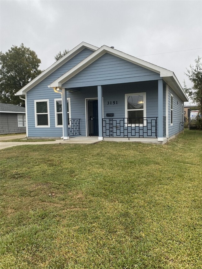 Building Photo - 3151 Roe Dr