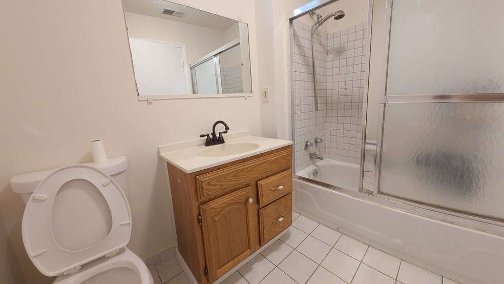 Building Photo - 3307 S Wallace St