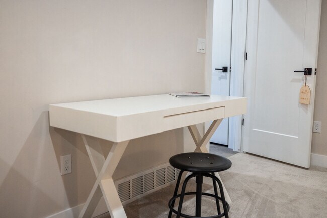 Building Photo - 255 Matterhorn Dr