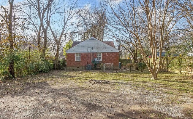 Building Photo - 3 bed, 1 bath near the University of Memphis