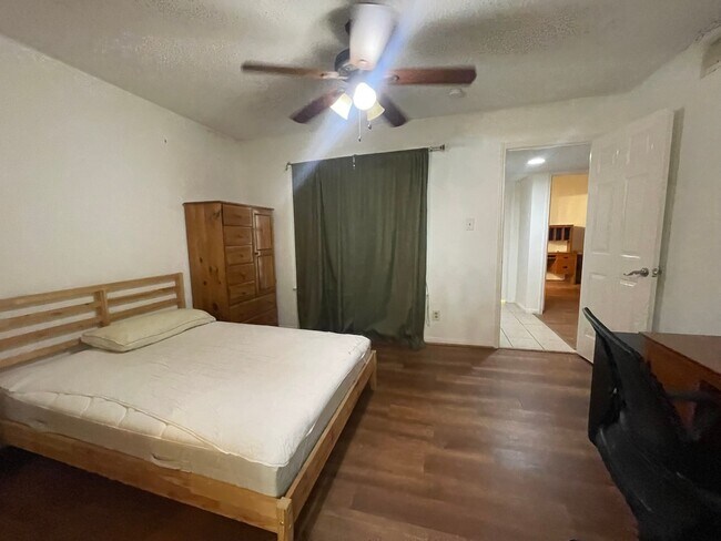 Building Photo - 2300 Old Spanish Trl