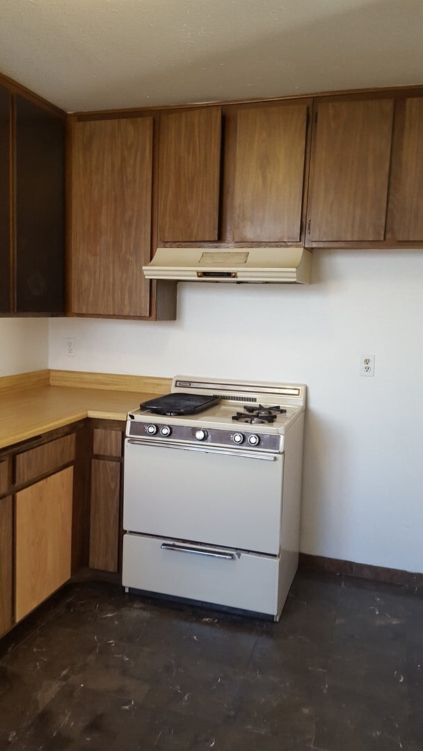 Building Photo - Single story 2 bedroom home.