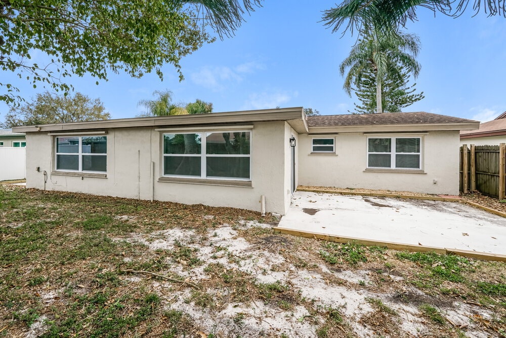 Building Photo - 4045 Grayton Dr