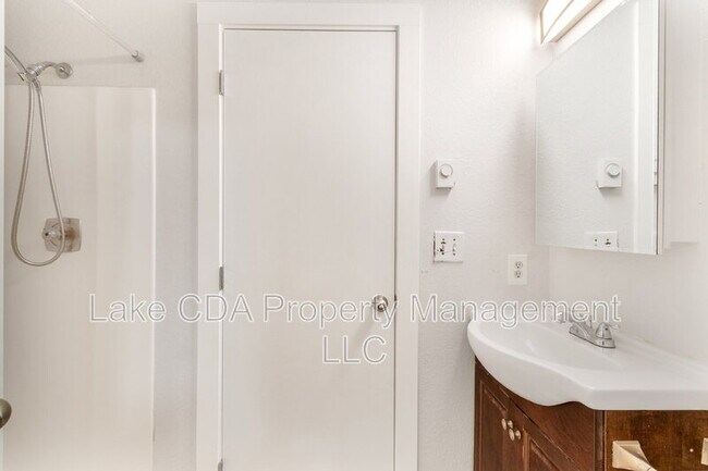 Building Photo - 1099 Woolsey Dr