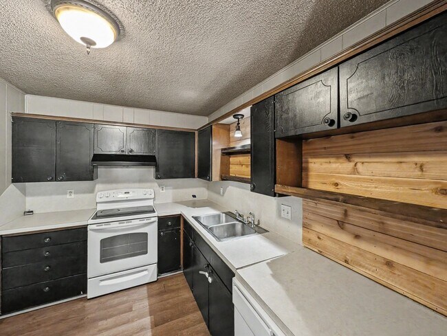 Building Photo - 16 Evesham Ln