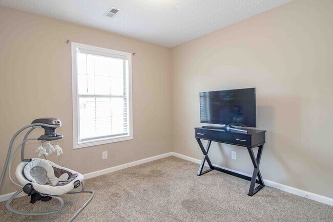 Building Photo - 1411 Freedom Dr