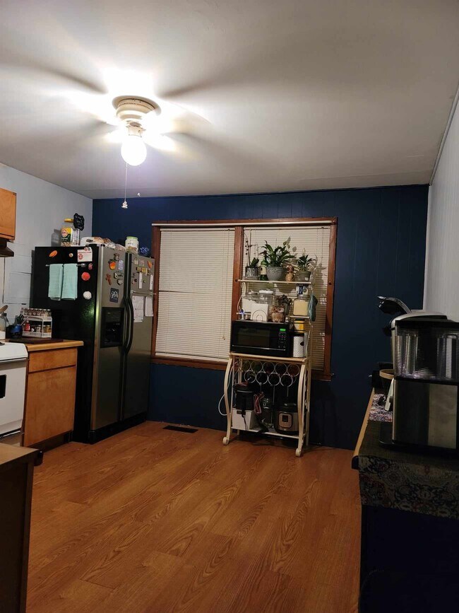 Building Photo - 919 Rosedale Ave