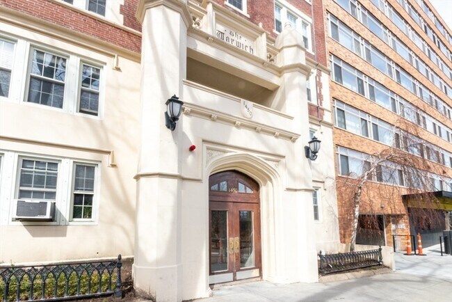 Building Photo - 1450 Beacon St