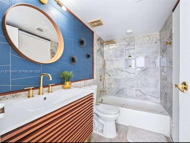 Building Photo - 7601 E Treasure Dr
