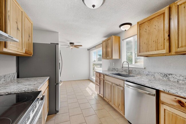 Building Photo - NE 3 bedroom 1 bath 1348/sf