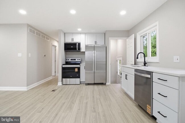 Building Photo - 13206 Staggs Ct