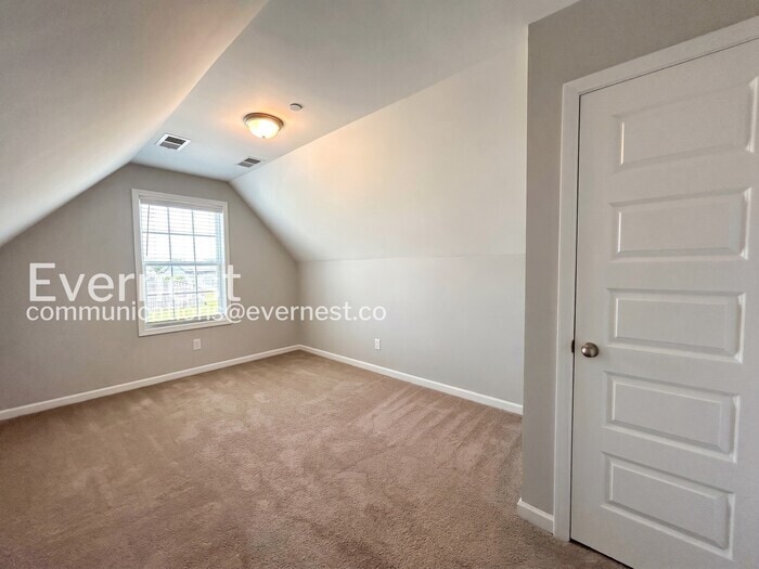Building Photo - 1402 Pipeline Ave