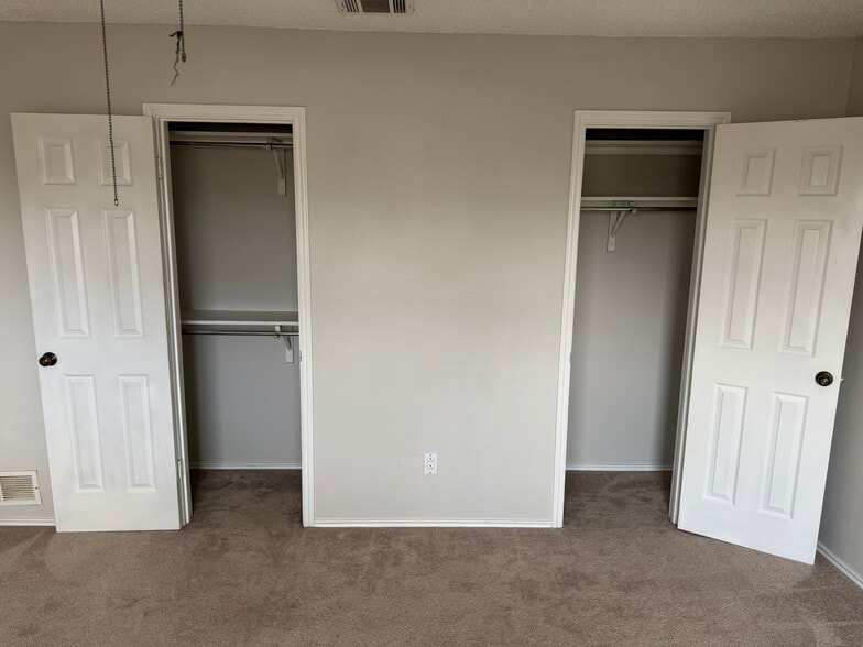 Building Photo - 3905 Picato Dr