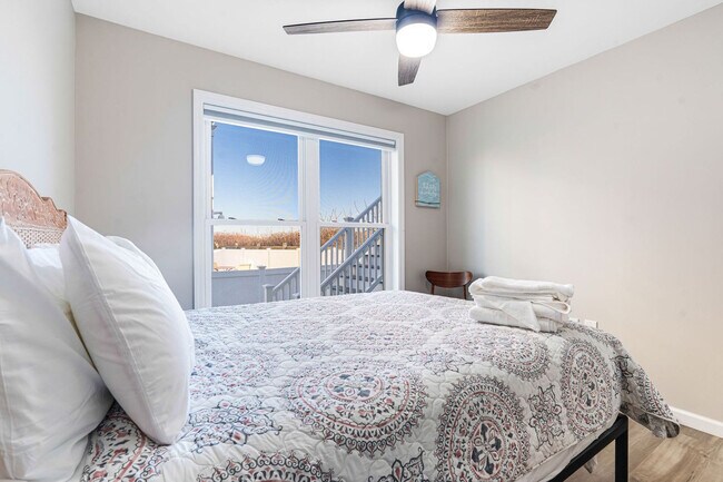 Building Photo - 12 Epping Ave