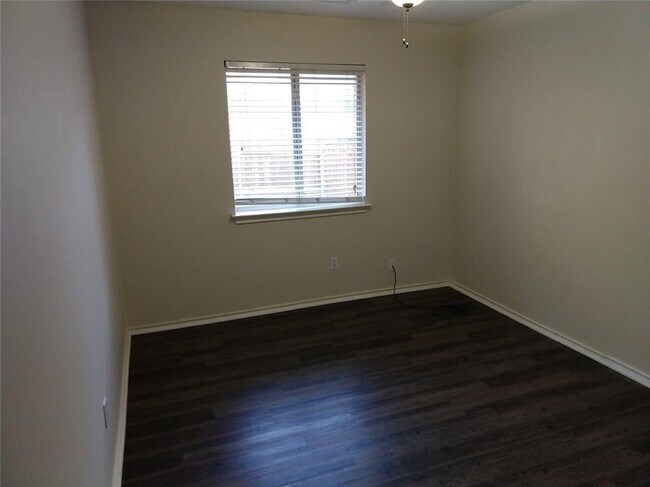 Building Photo - 1007 Russwood Cove
