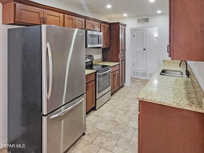 Building Photo - 1001 Shawnee Ln