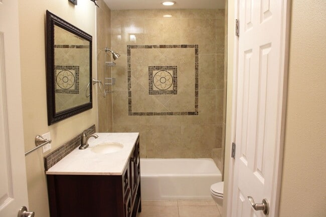 Building Photo - 2 BEDROOM - MAHNCKE PARK