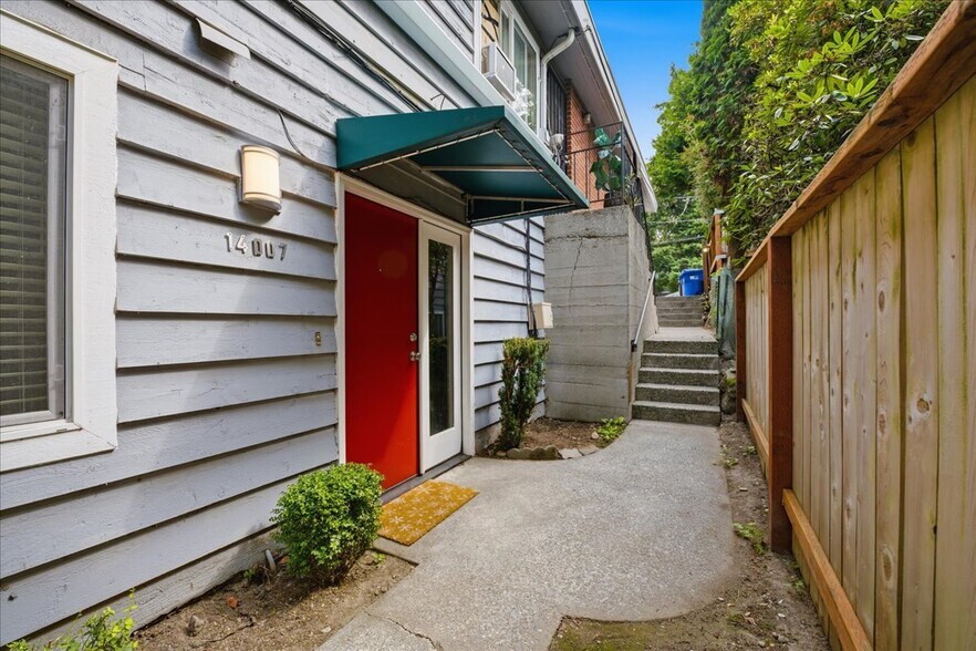 Building Photo - 14007 Greenwood Ave N