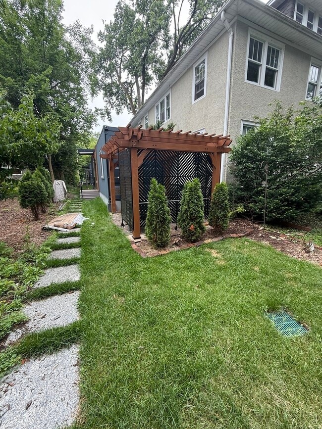 Building Photo - 1918 Noyes St