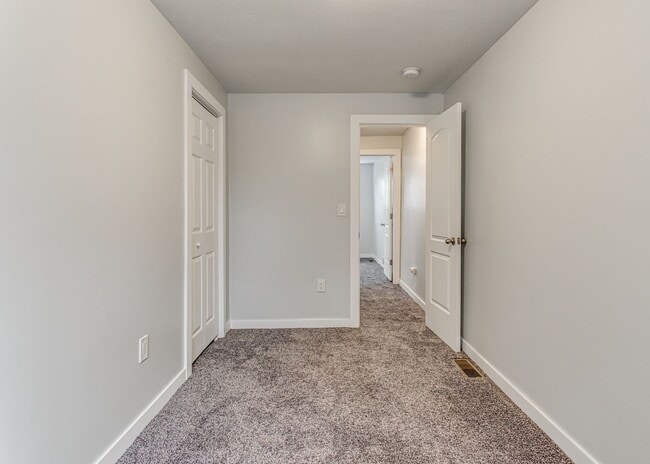 Building Photo - Beautiful Newly Renovated 3 Bedroom 2 Bath...