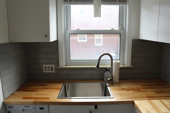 Kitchen - 21726 Snow Ave