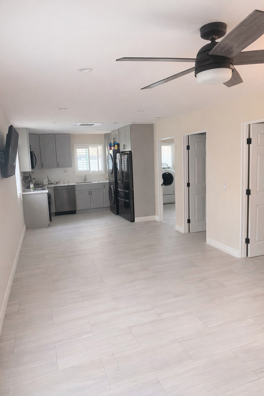 Dining room - 111 E 13th St