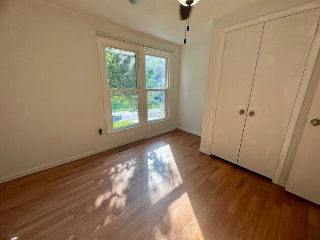 Building Photo - 16445 Tomahawk Dr