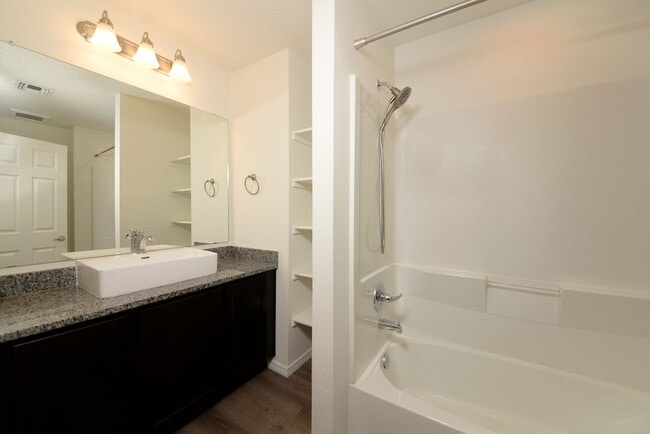 Building Photo - Amazing Modern 4 Bedroom in North Valley A...