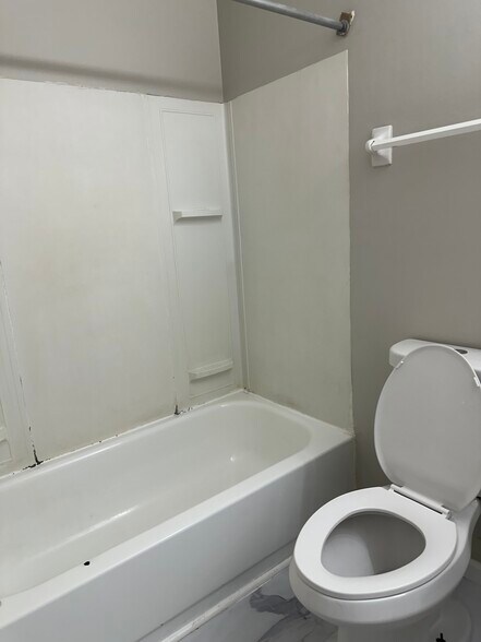 Building Photo - 2532 Sandbury Blvd