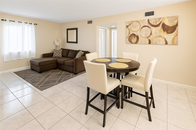 Building Photo - 2Bed/2Bath