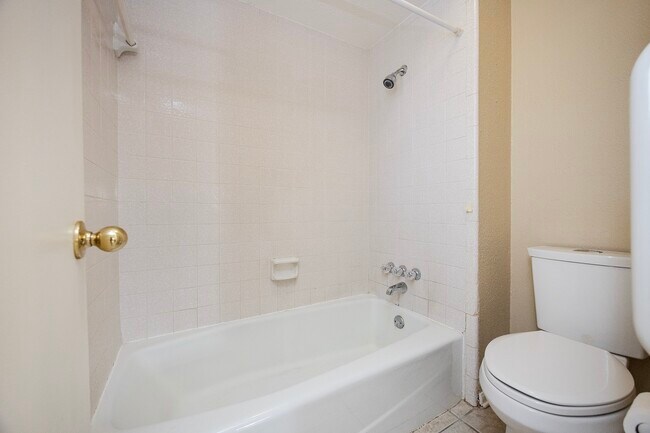 Building Photo - 7315 Foxside Ln