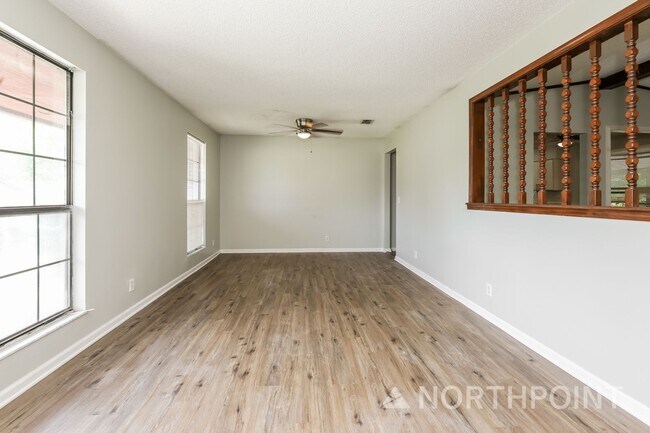 Building Photo - 3 BR/2BA | Newly Renovated Single Family Home | 1-Car Garage Parking | Fenced  backyard