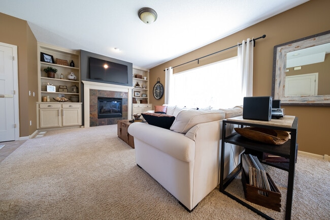 Building Photo - 15863 Kendale Dr