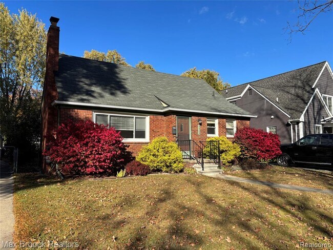 Building Photo - 2405 Pembroke Rd