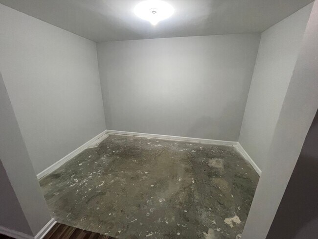 Building Photo - 3 Bedroom Home With Full Basement For Rent