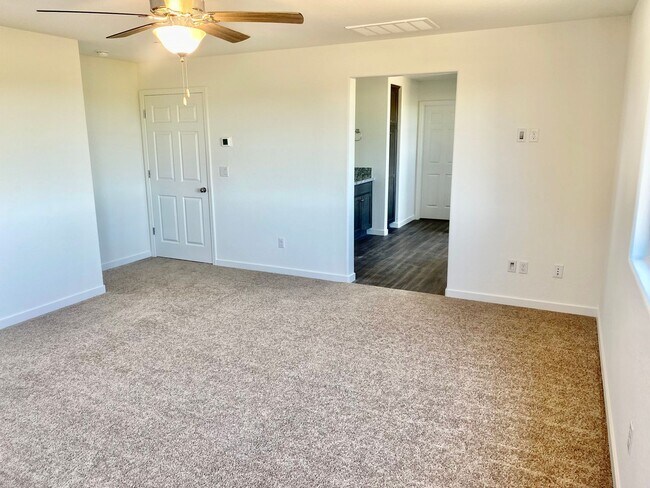 Building Photo - 5 Bedroom In Clovis Unified School District