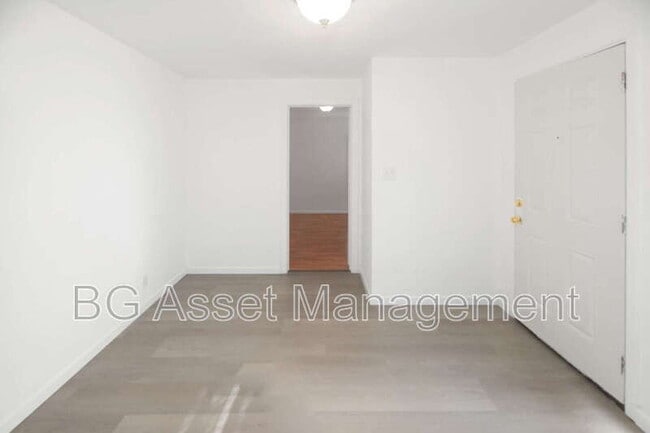 Building Photo - 3027 Yolo Ave