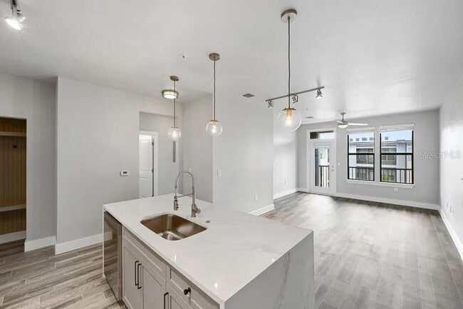 Building Photo - 776 N Orange Ave