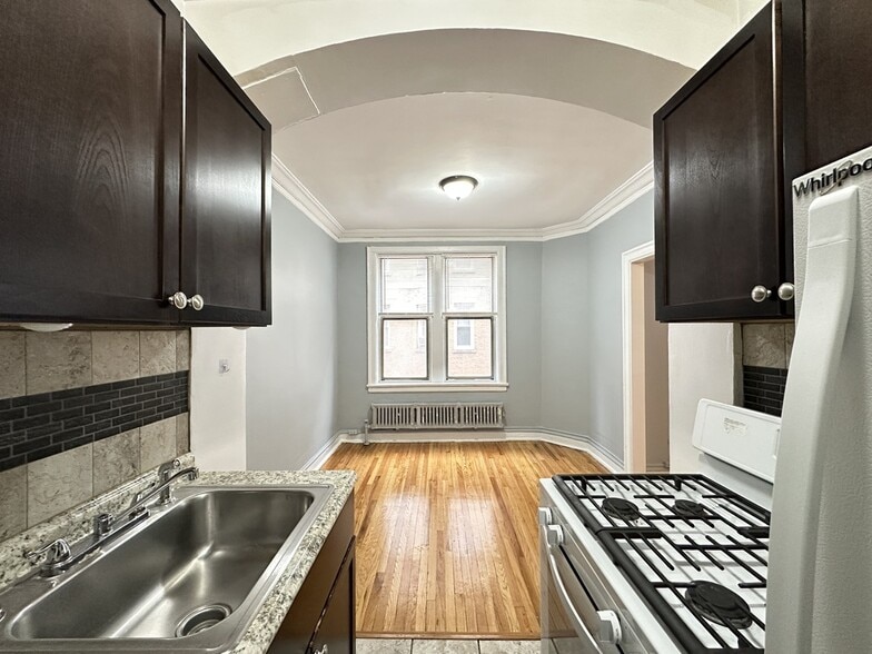 Building Photo - 1363 W Estes Ave